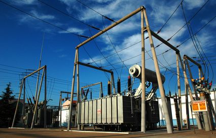 2015年11月17日---發(fā)往阿爾及利亞項(xiàng)目的ENR-FNR-11KV中性點(diǎn)電阻柜發(fā)往港口進(jìn)倉。